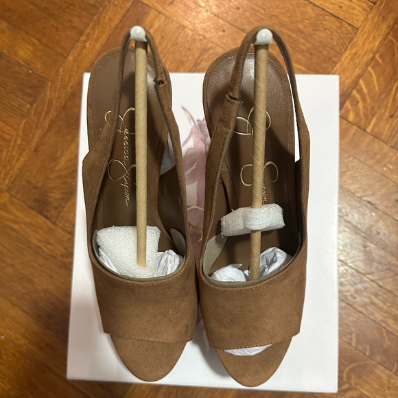 NWOT- Devalyn Slingback Platform Sandal Heeled. Size 8M in color Tobacco - Picture 7 of 12